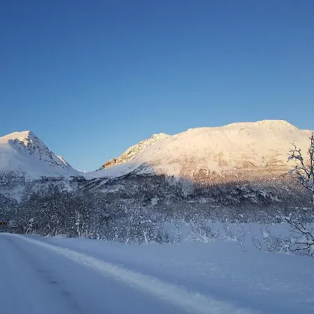 Charming House In Scenic Surroundings 特罗姆瑟